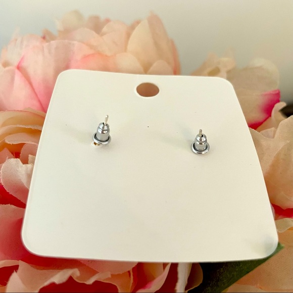 Pineapple White & Gold Stud Earrings with Faux Pearls Cute Stud Earrings - Picture 5 of 7